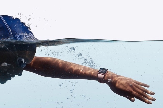 apple-watch-series-2-in-water