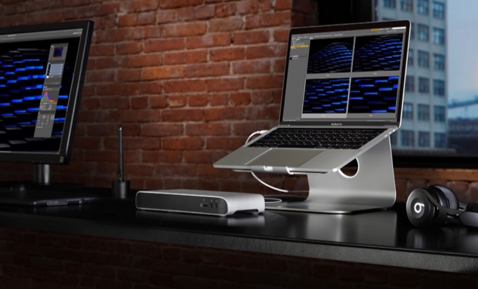 Elgato Thunderbolt 3 DockがセッティングされたMacBook Pro 2016