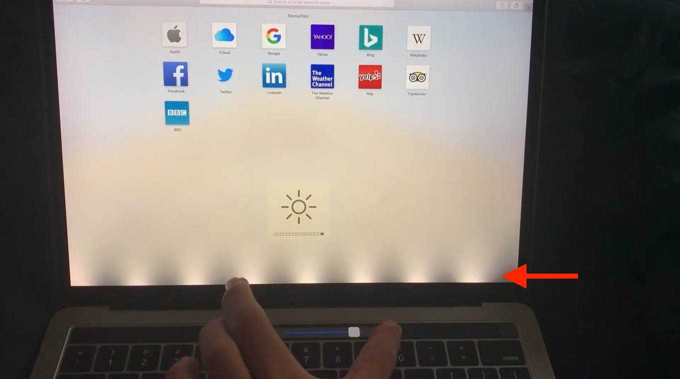 MacBook Pro Late 2016のflexgate
