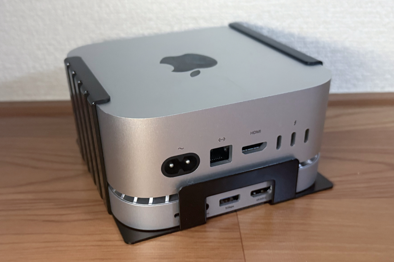 Mac miniとRayCue Mac Mini M4 Stand+長尾製作所 Mac mini 2024専用セキュリティーマウント