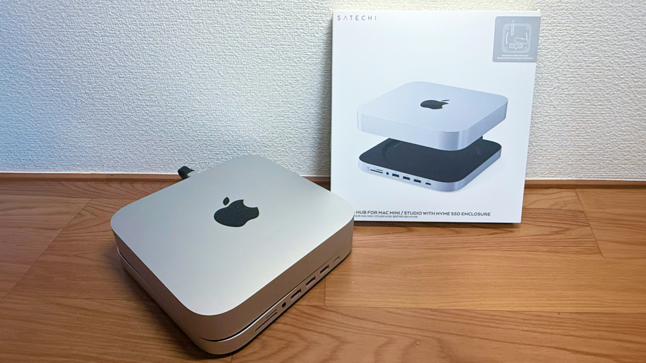 Mac mini (M1, 2020)とSatechi Mac mini スタンド＆ハブ NVMe SSDエンクロージャー付き