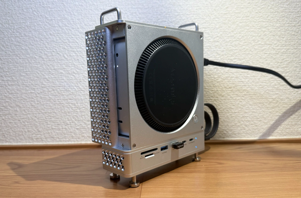一体化したUlanzi QT01 CaseとQT03 Docking Station