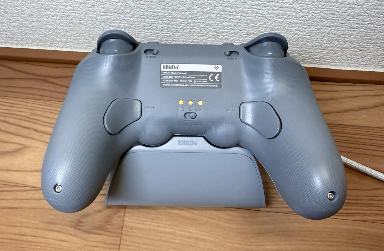 8BitDo Pro 3の背面