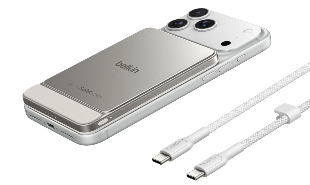 UltraCharge Pro Slim Magnetic Power Bank with BoostSolid Cell